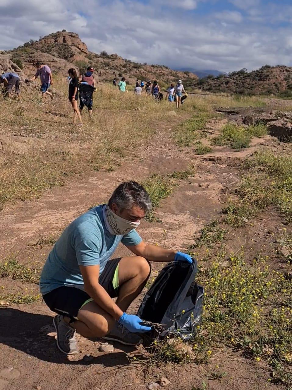 El Intendente Bragagnolo participó activamente del plogging en Potrerillos