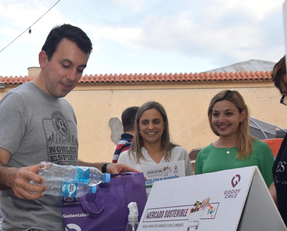tadeo-garcia-zalazar-botellas-para-ecocanje
