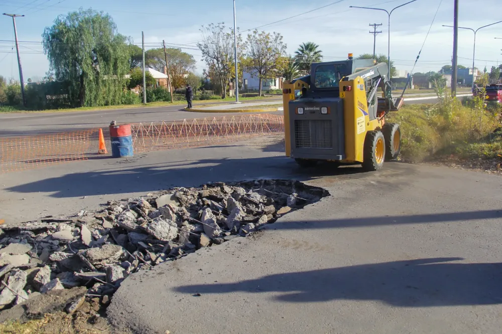 Avanzan-las-obras-en-el-acceso-sur-y-reconstruyen-un-puente-en-mal-estado-sobre-Ruta-143