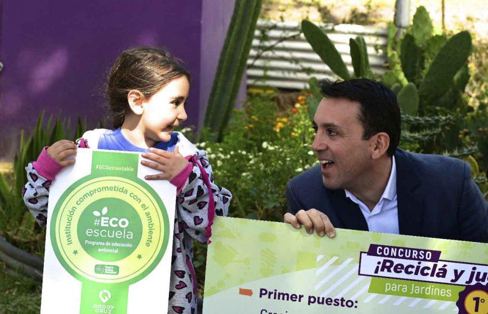Entrega-de-premios-a-jardines-polo-ambiental-reciclá-y-jugá-garcia-zalazar-estudiante-de-jardin-e1665507968165