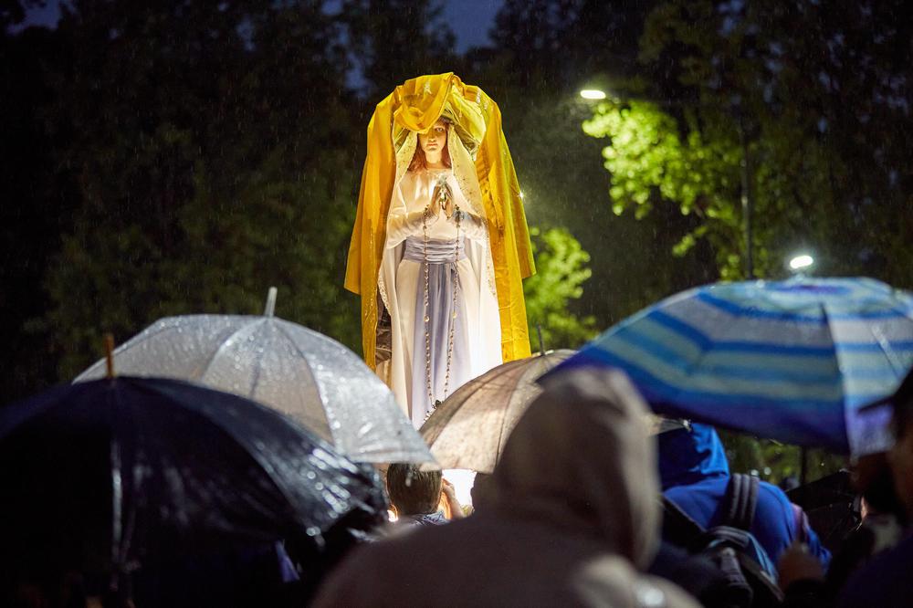 PROCESION-DE-LOURDES-EN-EL-CHALLAO-2
