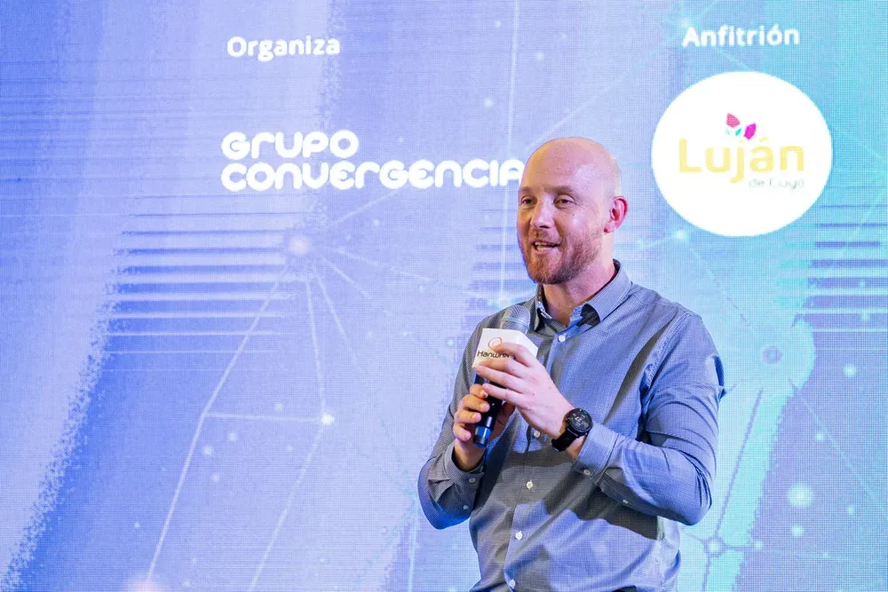 El intendente Esteban Allasino liderando la transformación digital