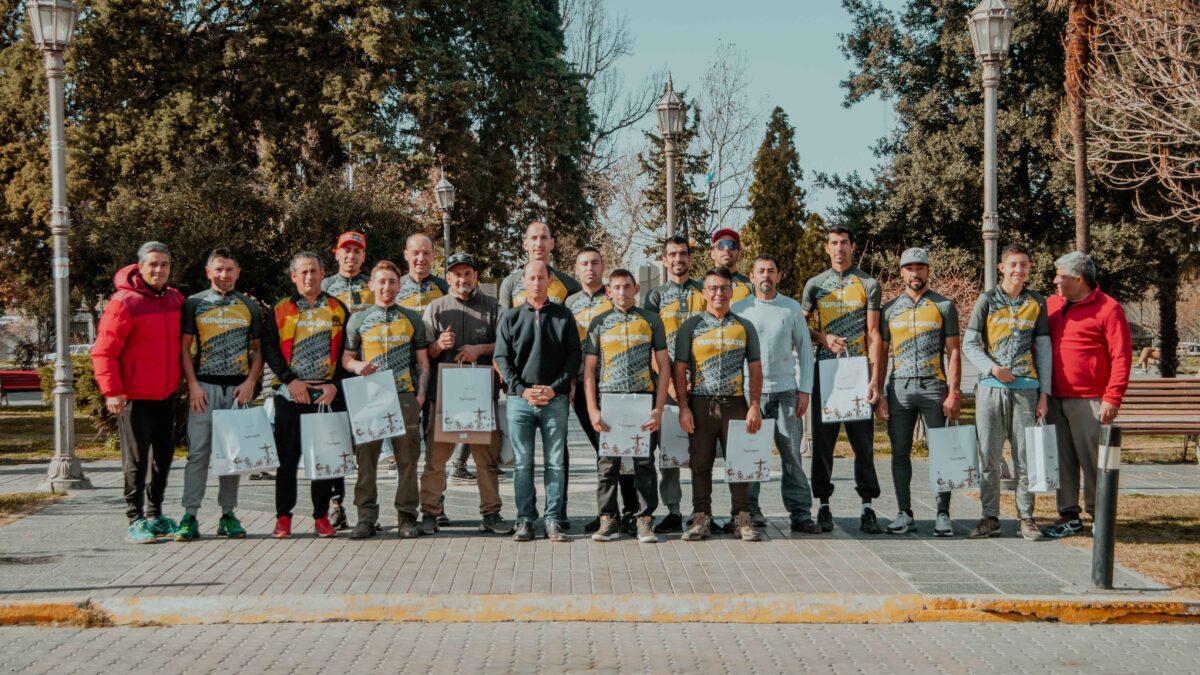 Entrega-indumentaria-Equipo-MTB-Tgto2-1200x675