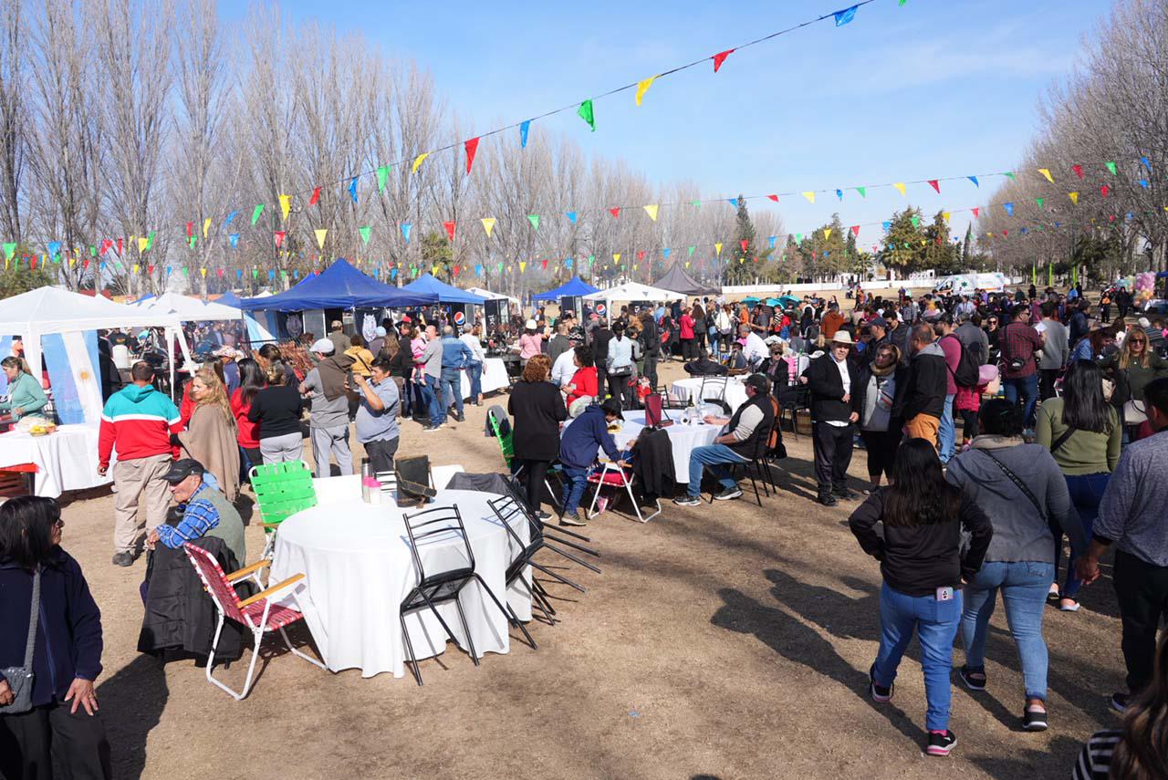 JUNIN-OFRECIO-SU-FUEGODROMO-Y-ADHIRIO-A-MENDOZA-CAPITAL-IBEROAMERICANA-DE-LA-GASTRONOMIA-Y-EL-VINO-25