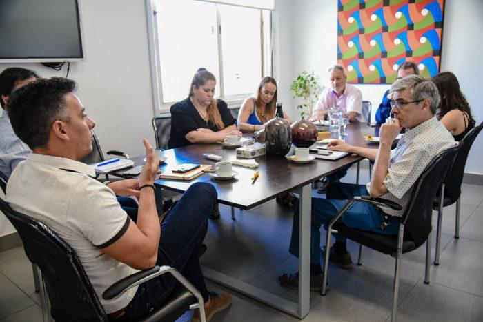 Reunion-con-profesionales-de-la-construccion-1-700x467