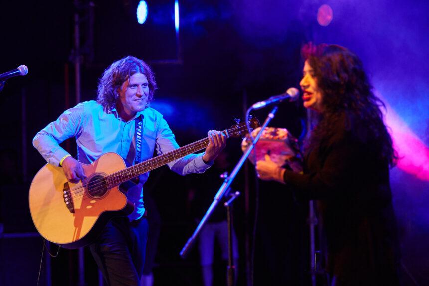 Músicos-lasherinos_01-860x573