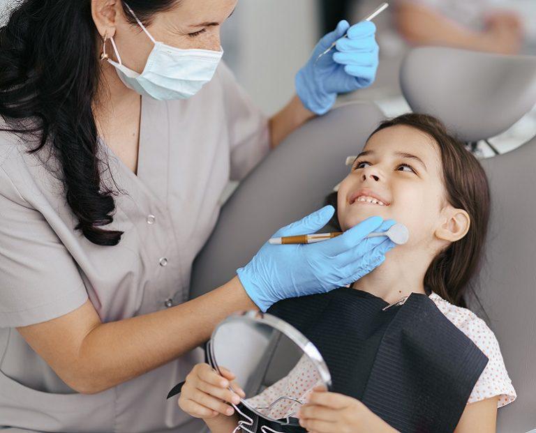 niña-dentista-768x621