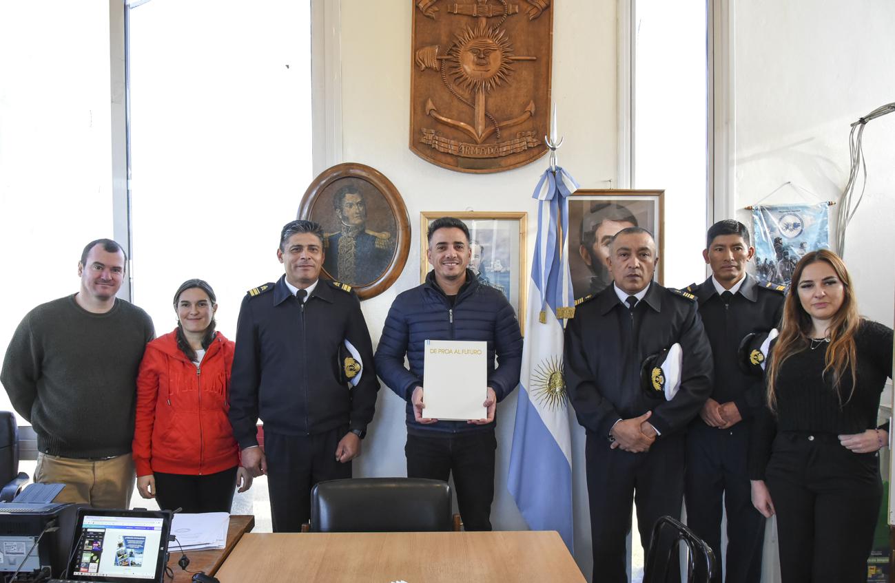 Firma-de-Convenio-cesion-del-edificio-municipal-ubicado-en-el-Espacio-Verde-para-la-Armada-6