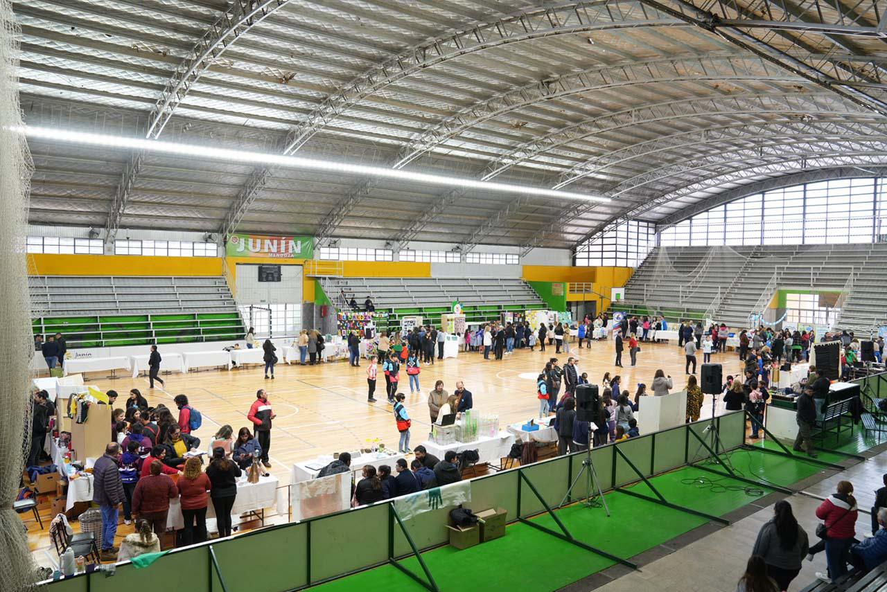 SE-DESARROLLO-LA-FERIA-MENDOZA-MAKERS-2023-EN-JUNIN-1