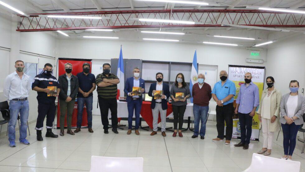 Presentacion-del-Libro-en-el-Salon-de-los-Bomberos-980x555