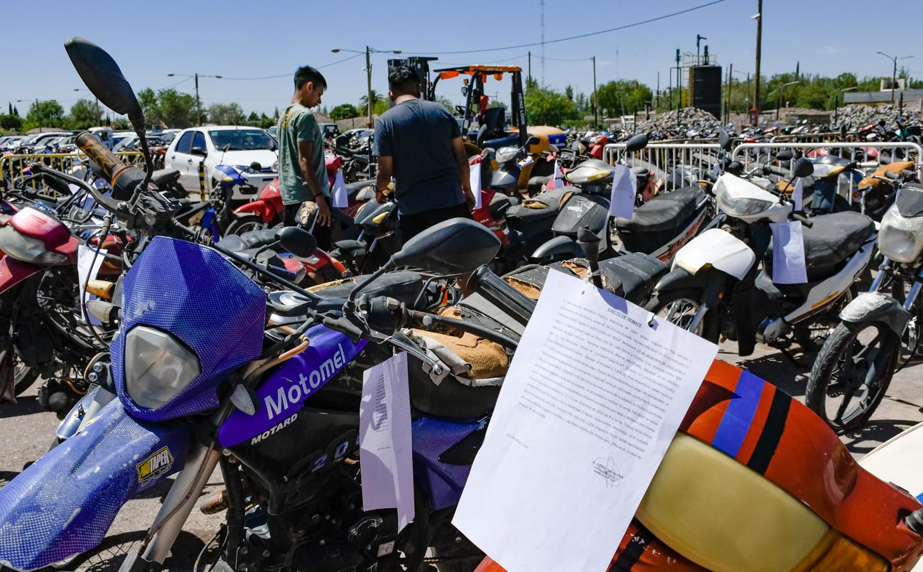 Exhibicion-remate-de-vehiculos-1