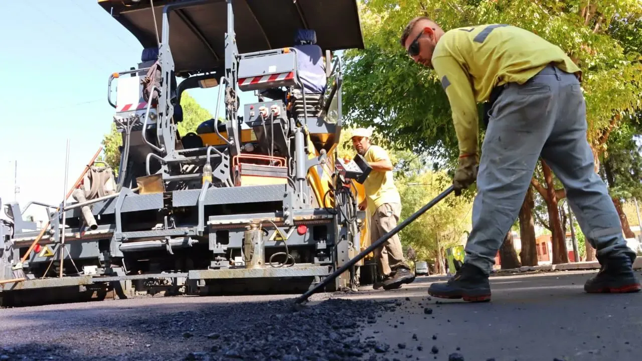 multimedia.normal.900eeb63e418a759.QXNmYWx0YW5kbyBsYXMgY2FsbGVzIGx1amFuaW5hc19ub3JtYWwud2VicA==