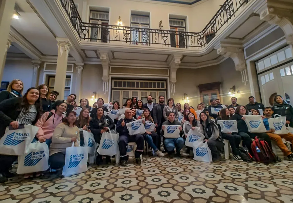 Entrega kits Maipú terminalidad educativa