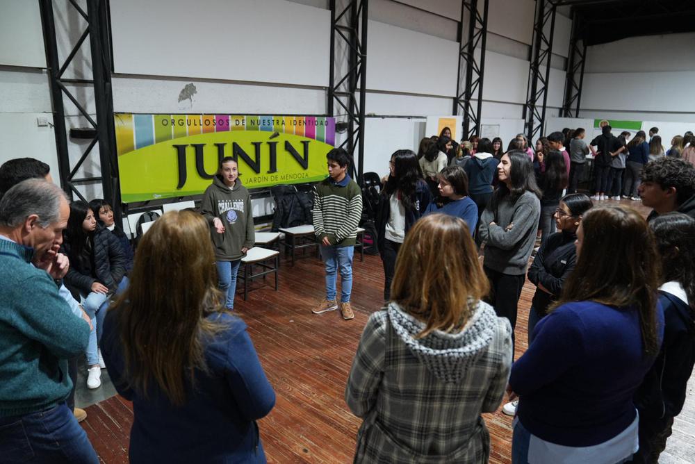 SE-DESARROLLO-UNA-JORNADA-DE-SALUD-MENTAL-PARA-ESTUDIANTES-DE-4TO-Y-5TO-ANO-DE-LAS-ESCUELAS-SECUNDARIAS-DE-JUNIN-7