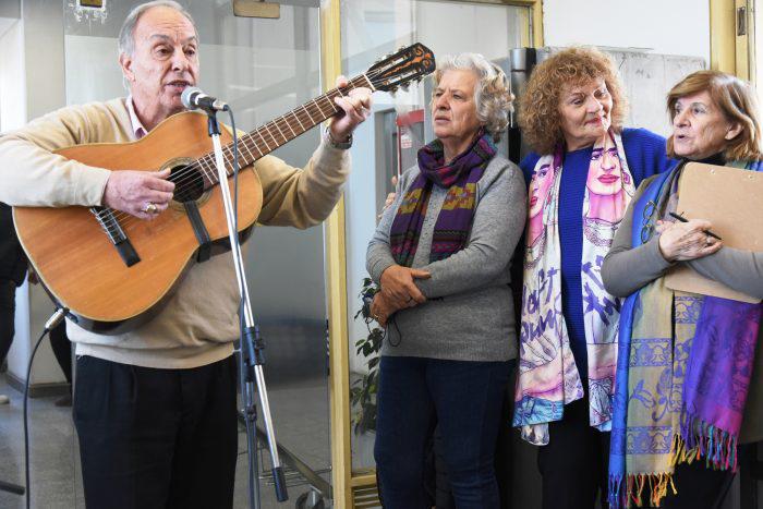Flashmob-homenaje-a-Gladys-Ravalle-5-700x467