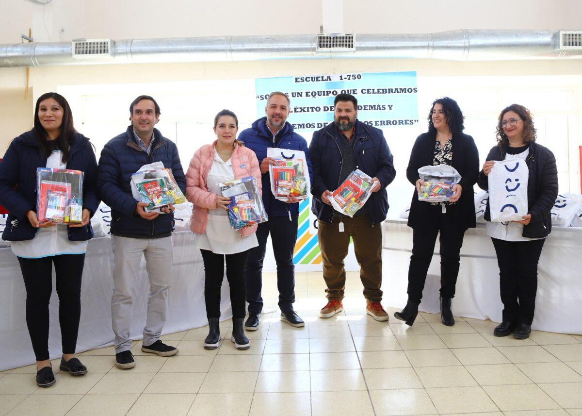 Entrega-Kits-Banco-Macro-2-1200x857