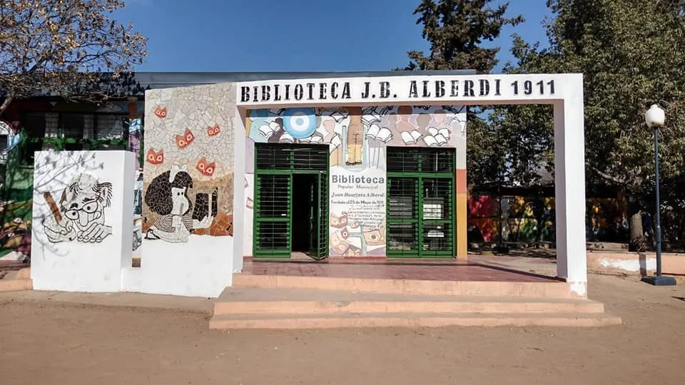 multimedia.normal.93f4e5338c272636.QmlibGlvdGVjYSBBbGJlcmRpX25vcm1hbC53ZWJw