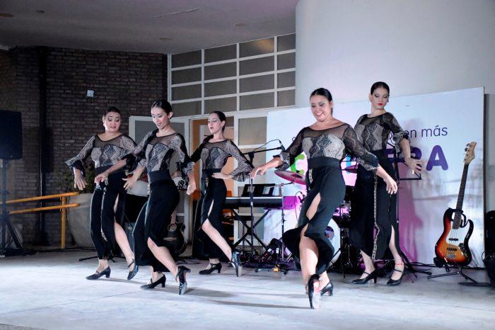 Mujeres-del-Ballet-Municipal-de-Guaymallen-700x466