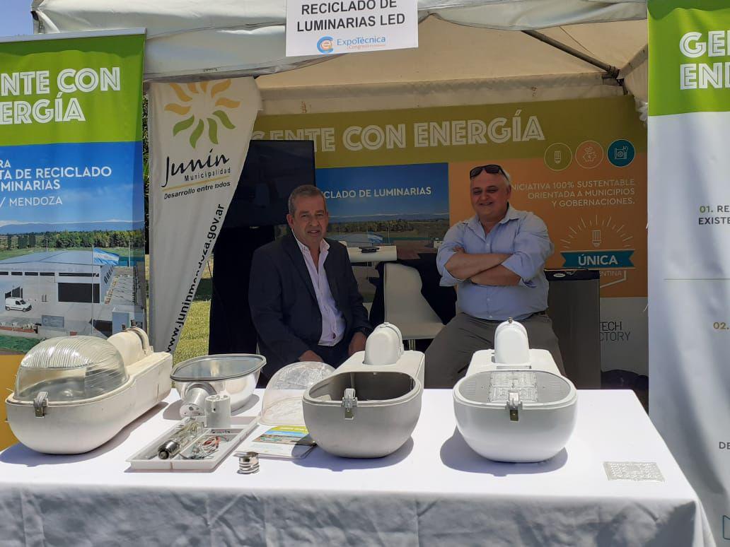 JUNIN-SALE-A-VENDER-LUMINARIAS-RECICLADAS-A-TODO-EL-PAIS-2