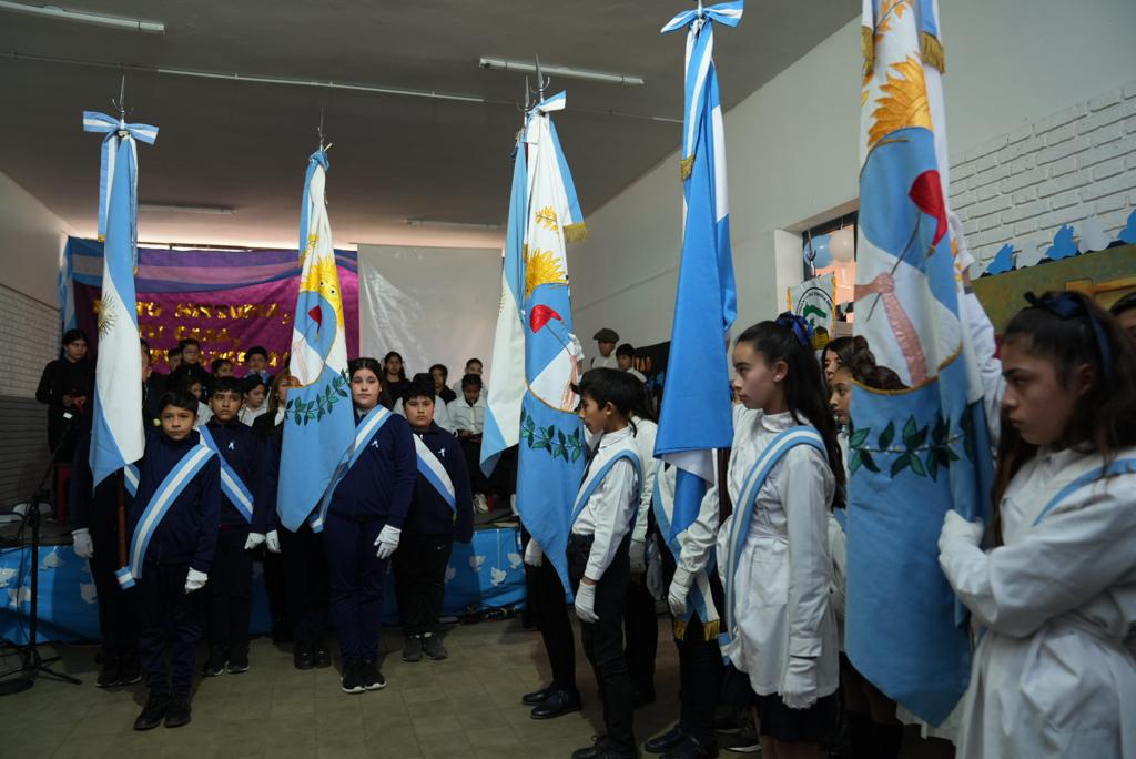 CON-UN-ORIGINAL-ACTO-JUNIN-RECORDO-EL-207o-ANIVERSARIO-DE-LA-DECLARACION-DE-LA-INDEPENDENCIA-EN-LA-ESCUELA-MOISES-LUCERO-4