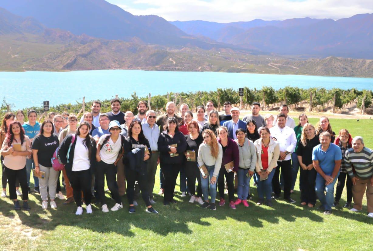 Los alumos de la primera Escuela de Capacitación Gastronómica y Hotelera