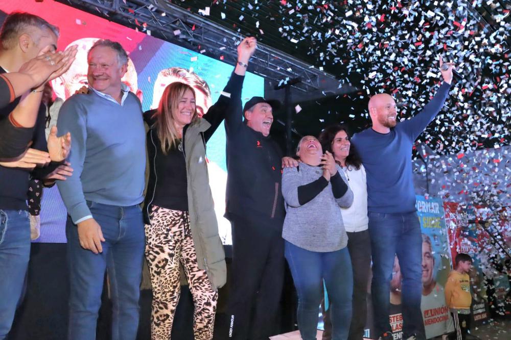 Allasino festejando el aplastante triunfo