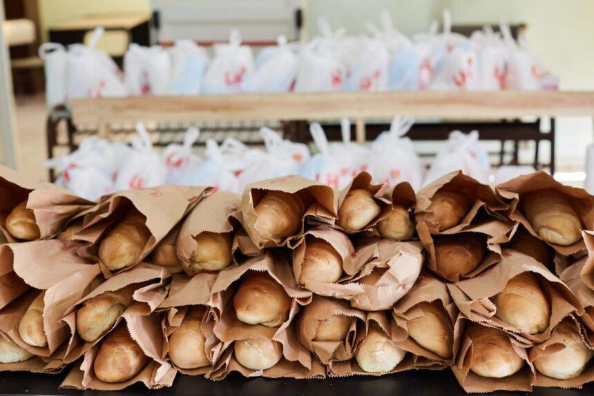 Asistencia-con-alimentos-a-enfermos-Covid-2-860x574