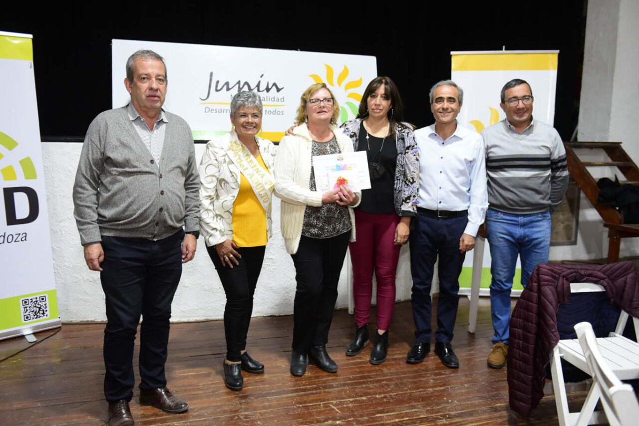 El-HCD-REALIZO-UN-RECONOCIMIENTO-A-MUJERES-DESTACADAS-DE-LOS-DISTRITOS-18-1280x854