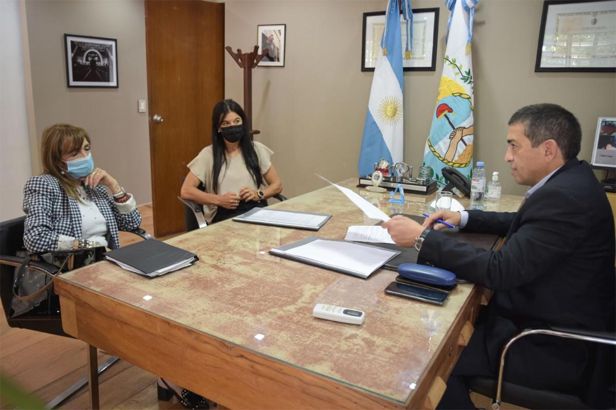 Firma-Convenio-Programa-Nacional-de-Ciudades-Municipios-y-Comunidades-Saludables-2-1200x800
