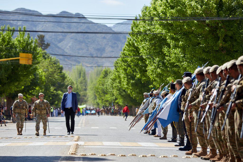 DESFILE-CIVICO-MILITAR-69-ANIVERSARIO-USPALLATA-1-1024x683