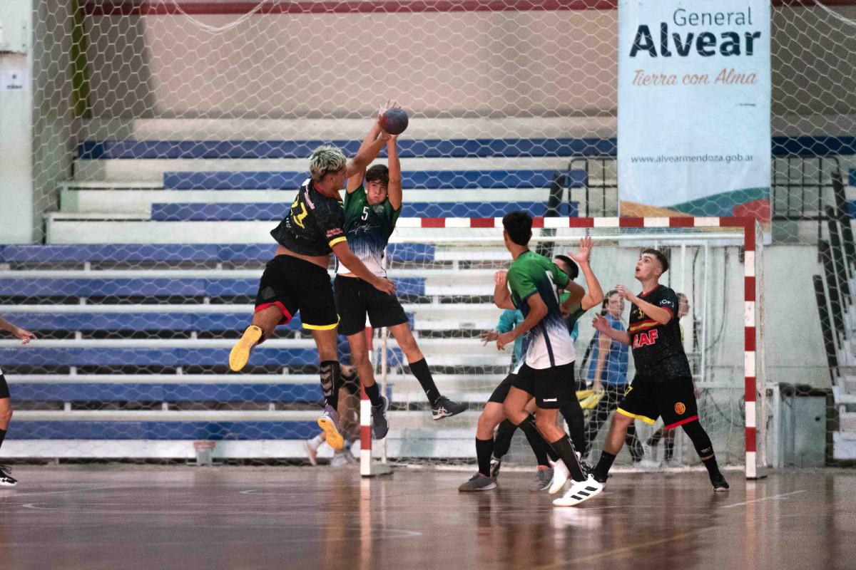 handball-1200x800