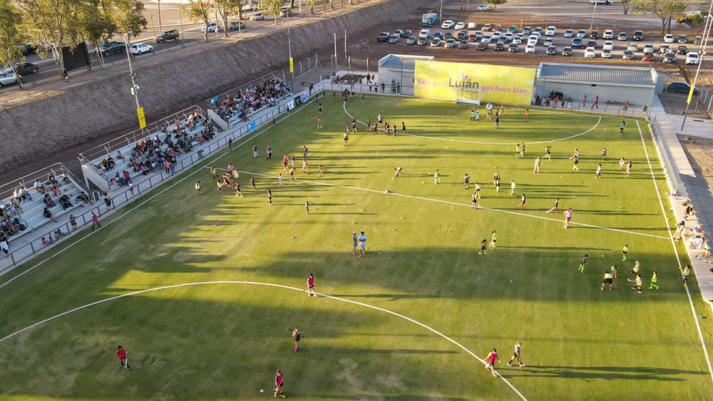 Microestadio de Hockey en el Parque  Urbano Luján